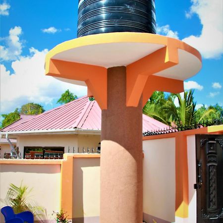 Jakicha Motel Дар ес Саалам Екстериор снимка