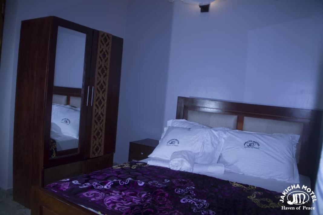 Jakicha Motel Дар ес Саалам Екстериор снимка
