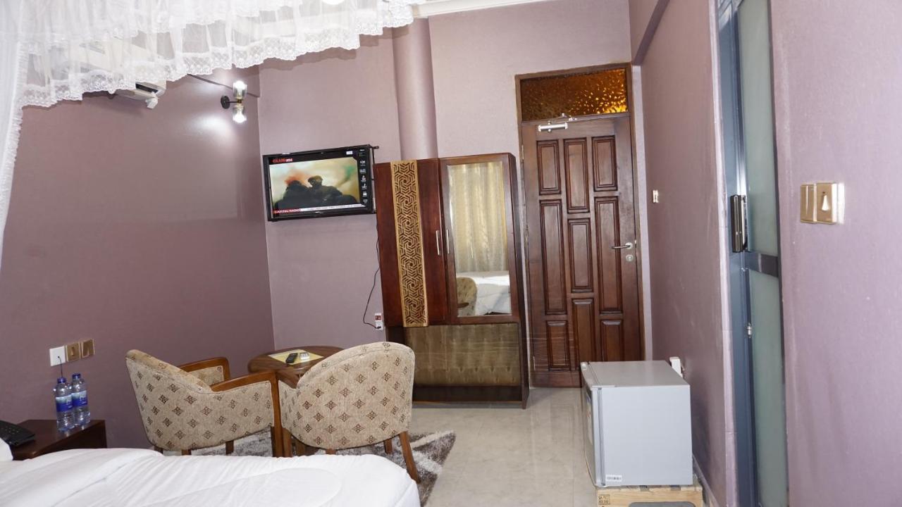 Jakicha Motel Дар ес Саалам Екстериор снимка