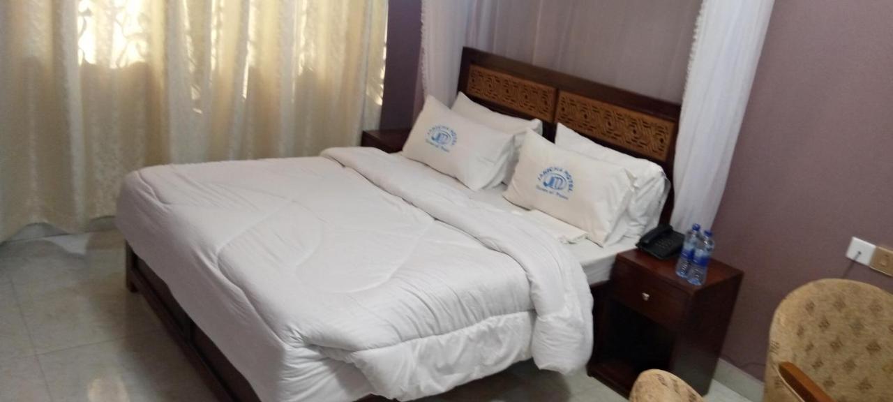Jakicha Motel Дар ес Саалам Екстериор снимка