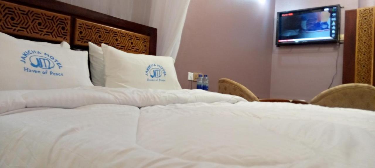 Jakicha Motel Дар ес Саалам Екстериор снимка
