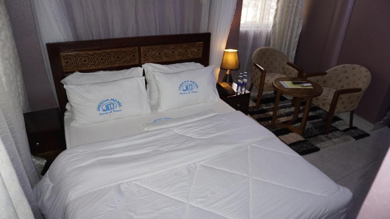 Jakicha Motel Дар ес Саалам Екстериор снимка