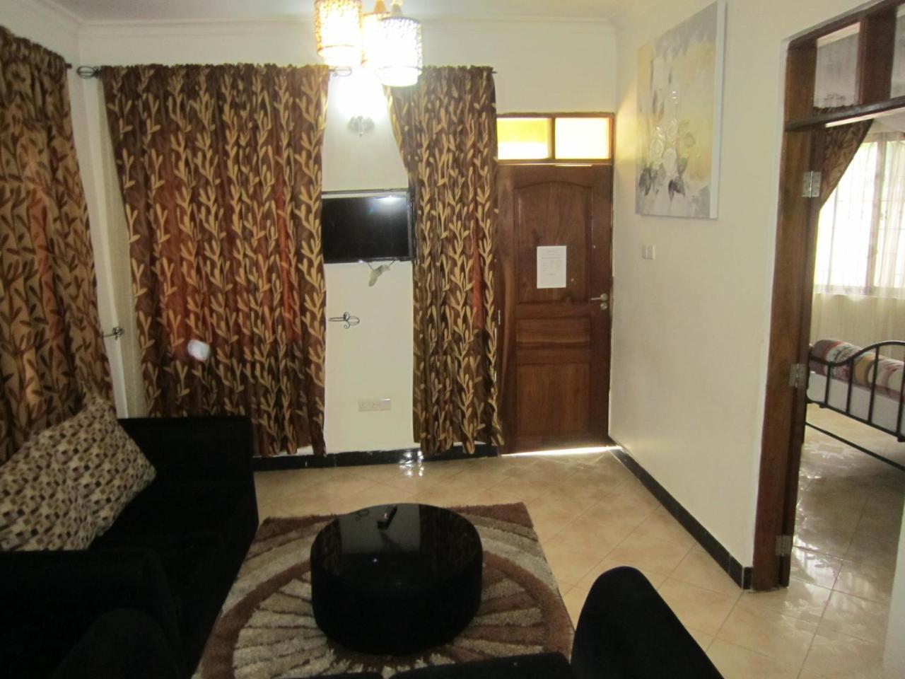 Jakicha Motel Дар ес Саалам Екстериор снимка