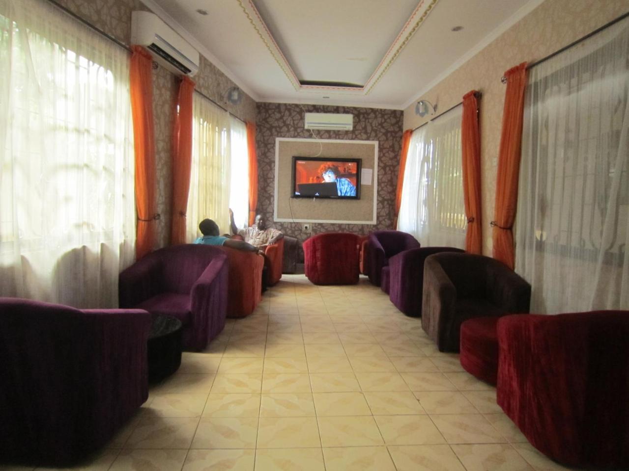 Jakicha Motel Дар ес Саалам Екстериор снимка