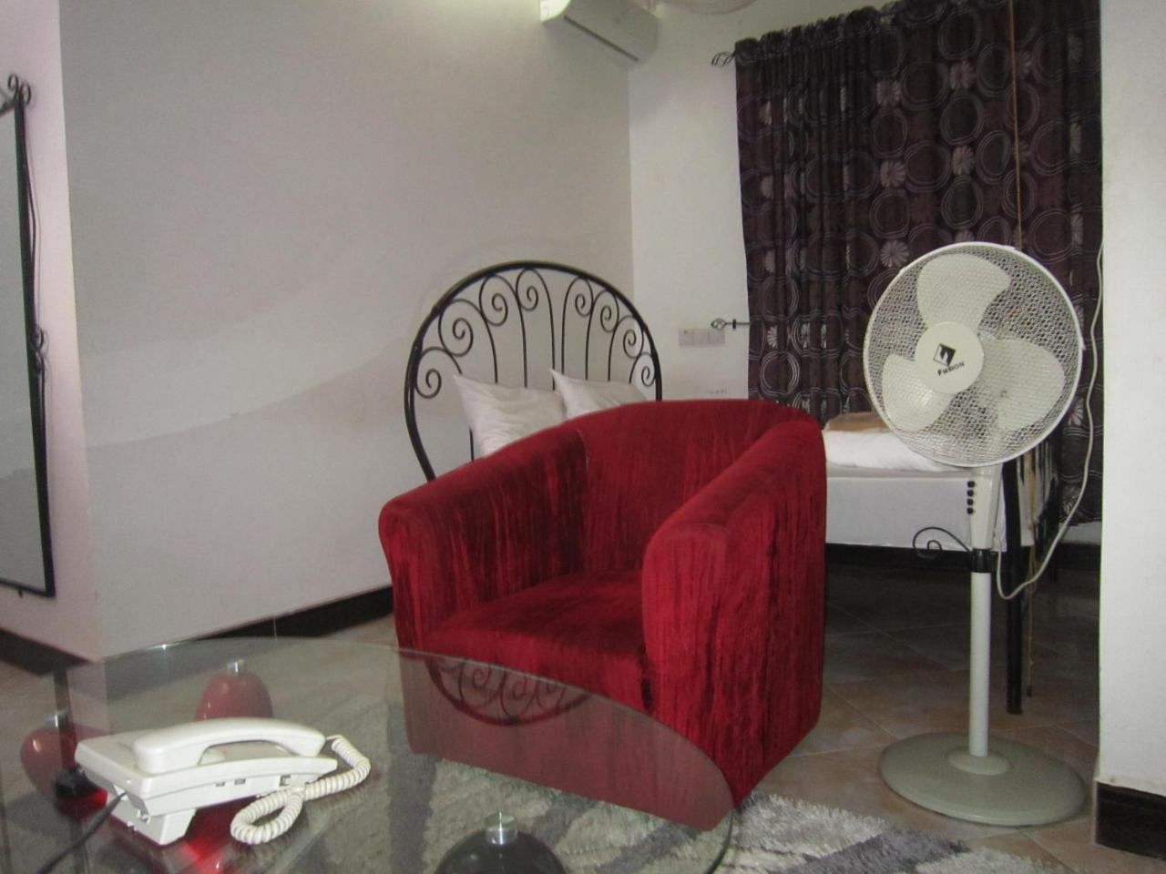 Jakicha Motel Дар ес Саалам Екстериор снимка
