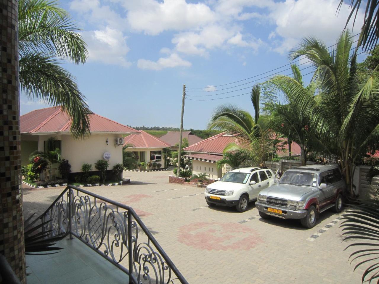 Jakicha Motel Дар ес Саалам Екстериор снимка