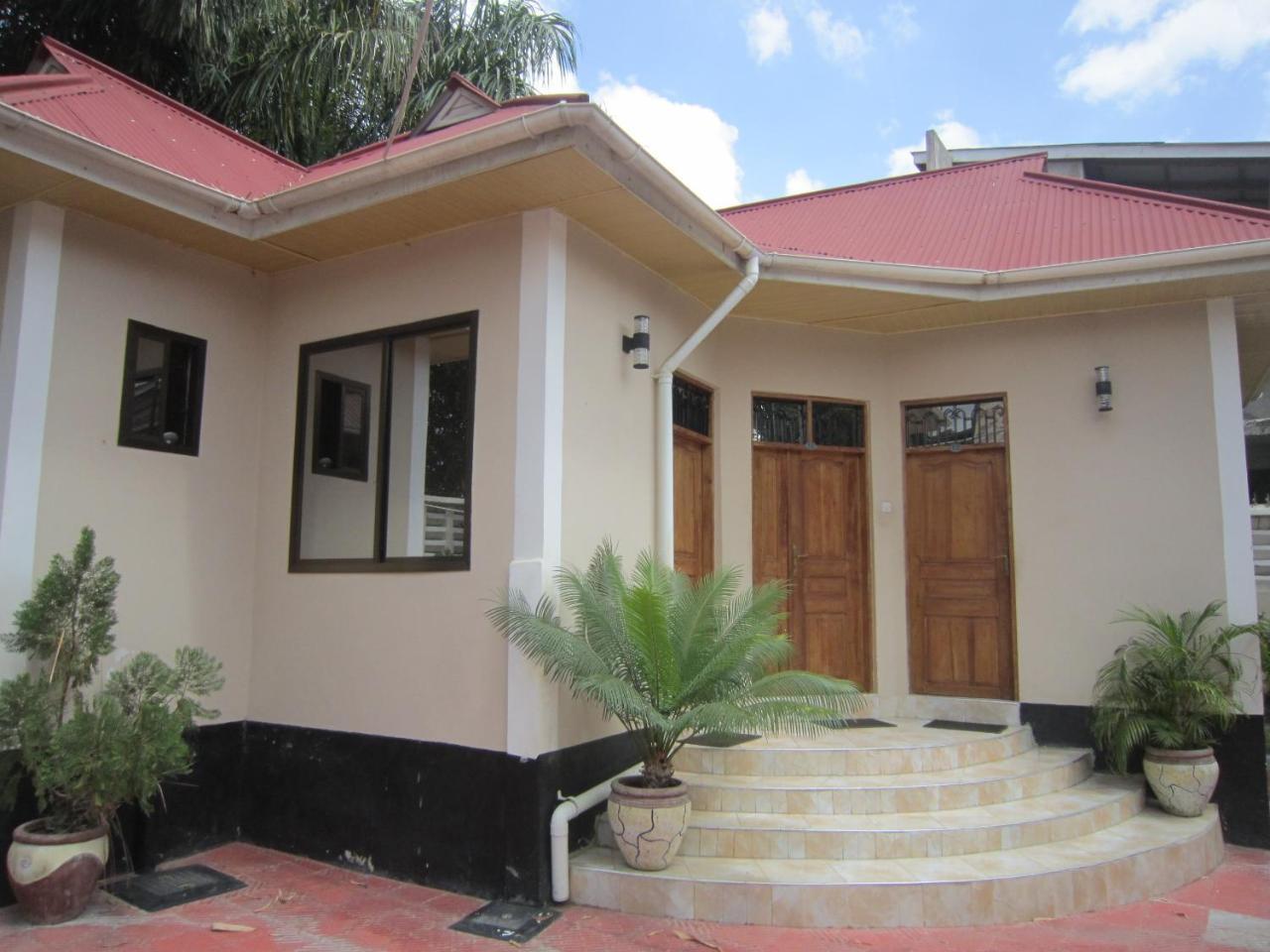 Jakicha Motel Дар ес Саалам Екстериор снимка