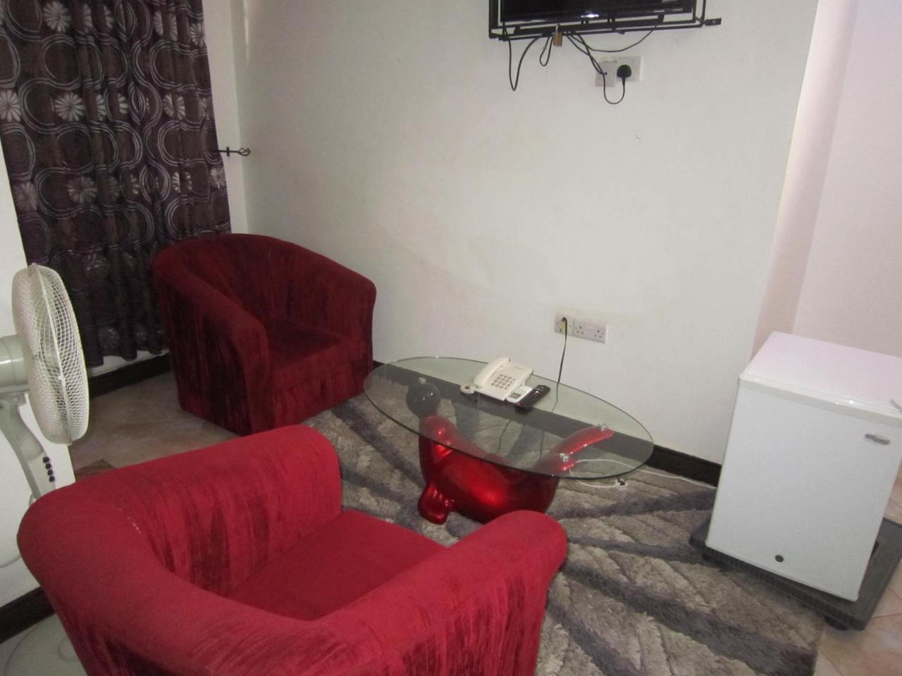 Jakicha Motel Дар ес Саалам Екстериор снимка