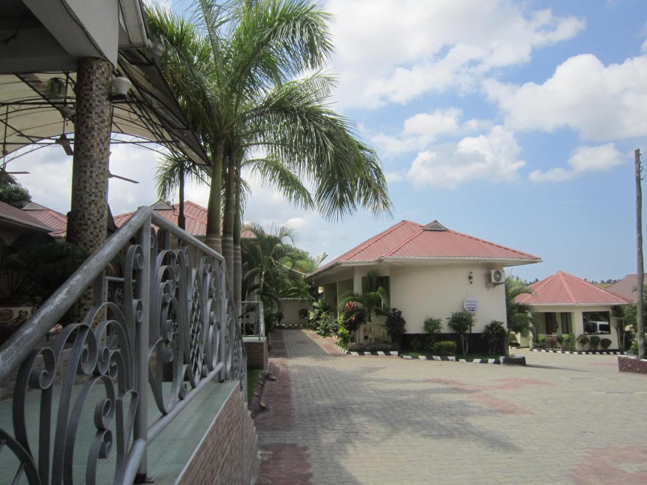 Jakicha Motel Дар ес Саалам Екстериор снимка
