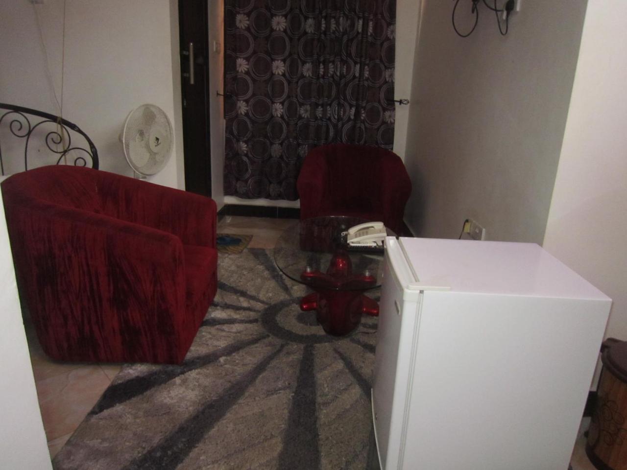 Jakicha Motel Дар ес Саалам Екстериор снимка