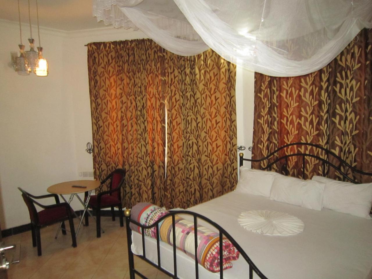 Jakicha Motel Дар ес Саалам Екстериор снимка